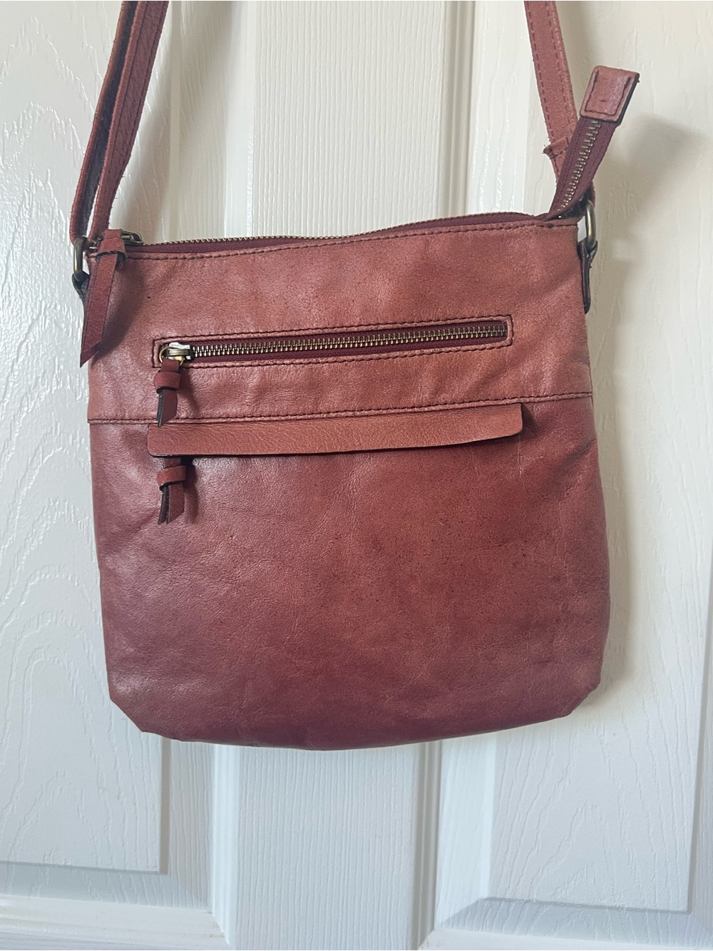 Wilson’s Leather Women's Crossbody Shoulder Bag in Burgundy